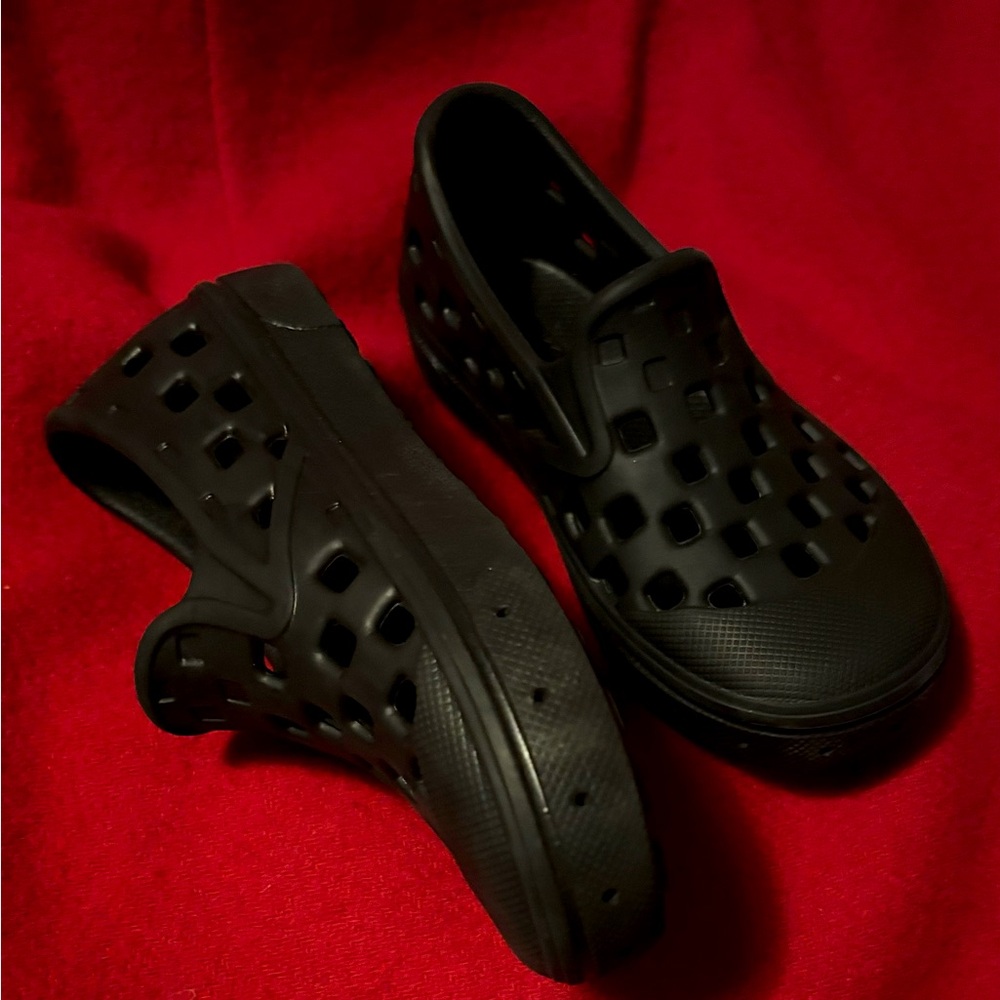 VANS like CROCS NWOT